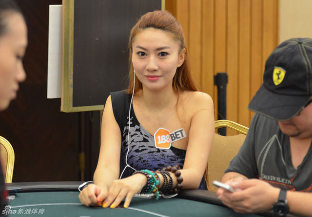 知名美女牌手李思晓出战