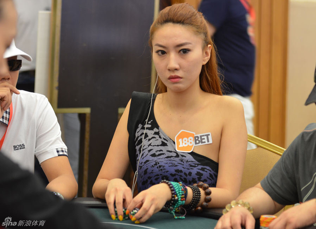 李思晓眼神锐利