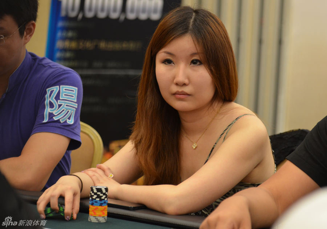 女牌手清凉出战