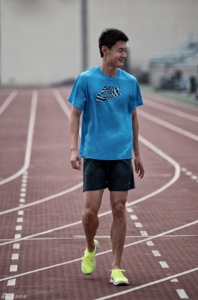 笑起来阳光灿烂