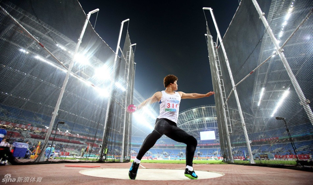 女子铁饼决赛谭建夺冠