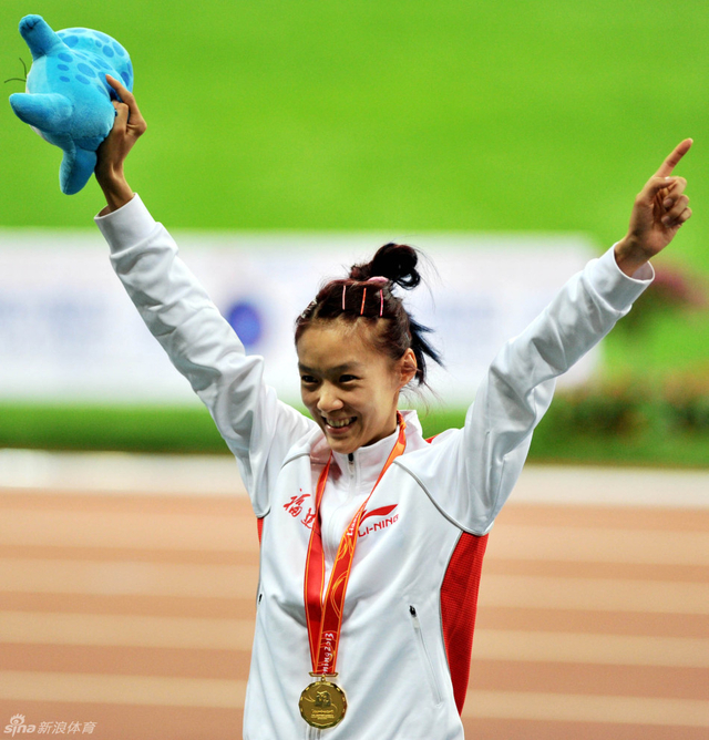 谢荔梅在颁奖仪式上