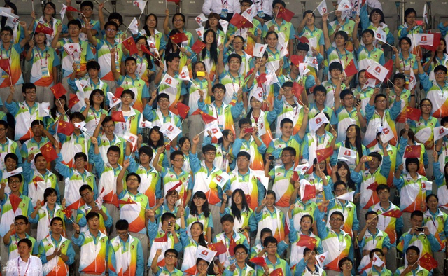 志愿者代表在闭幕式上