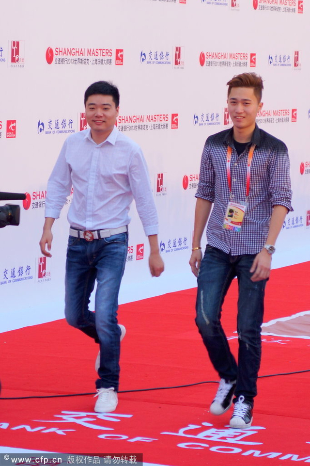 丁俊晖曹宇鹏走红毯