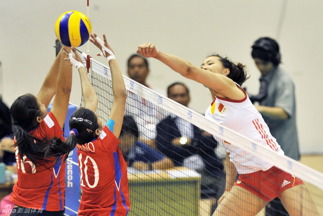 曾春蕾大力扣球