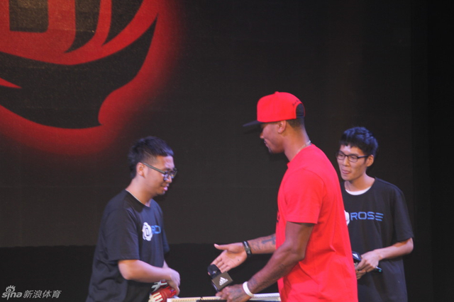 罗斯致谢大嘴泉