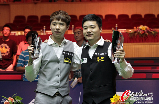 丁俊晖肖国栋合影