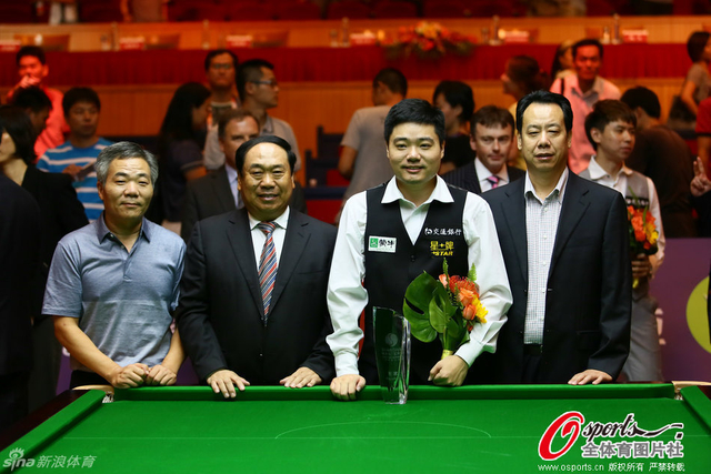 小丁和爸爸合影