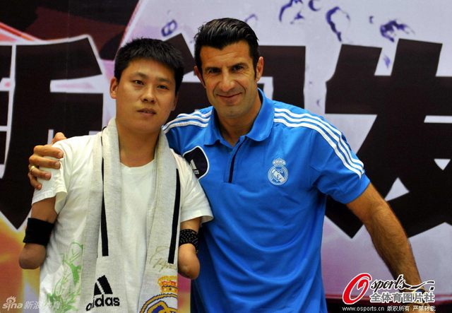 与无臂卡卡合影