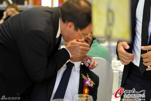 菲戈晚宴遭遇隔手强吻