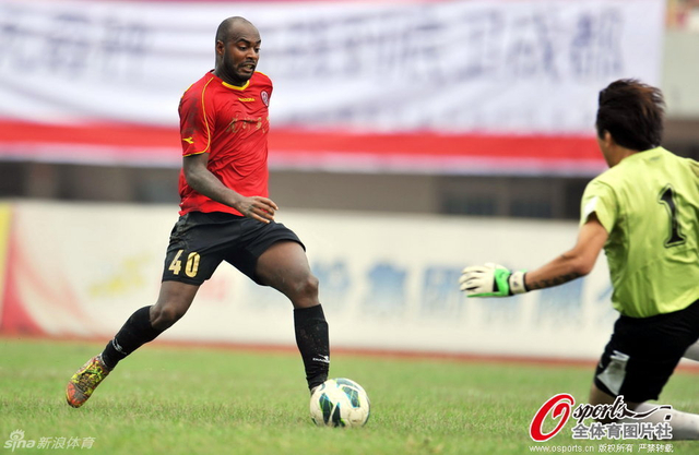 布里斯面对门将