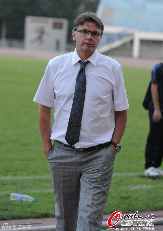 特鲁西埃一脸无奈