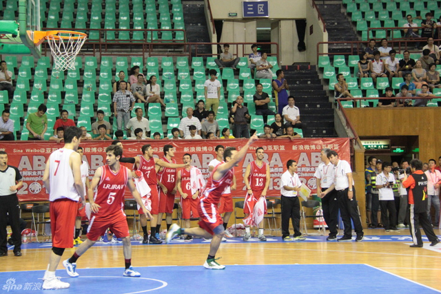 伊朗队员庆祝胜利