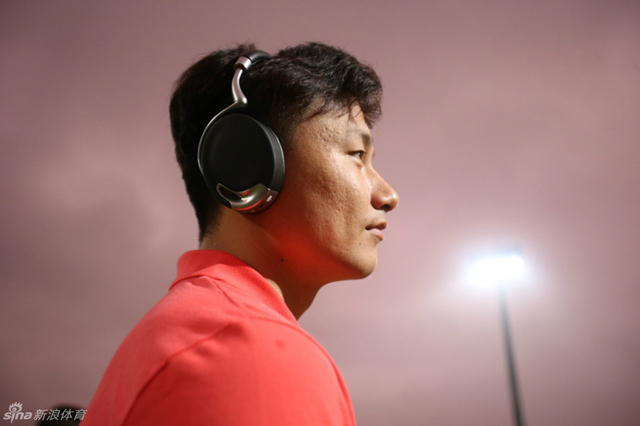 郜林赛前听音乐放松