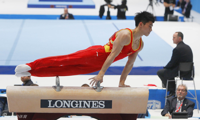 周施雄在鞍马比赛中