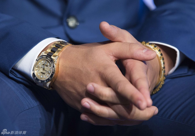 德雷克佩戴的手表