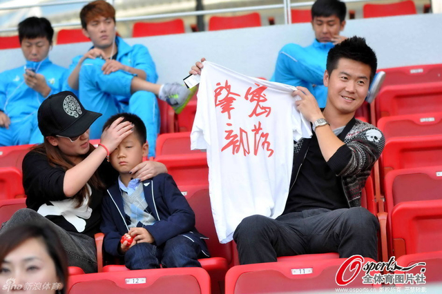 肇俊哲全家观战沈北