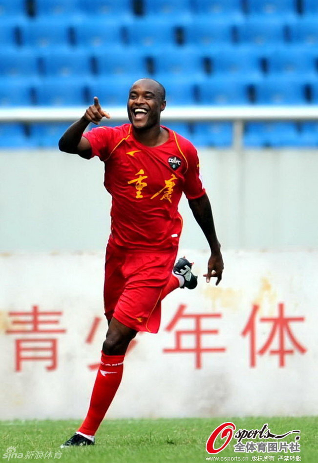 重足克劳迪内先拔头筹