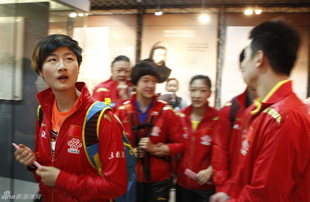 丁宁参观北京大学校史展