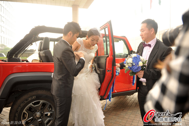 新娘下车