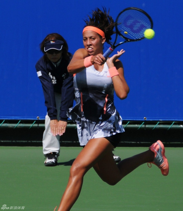 凯斯在比赛中击球