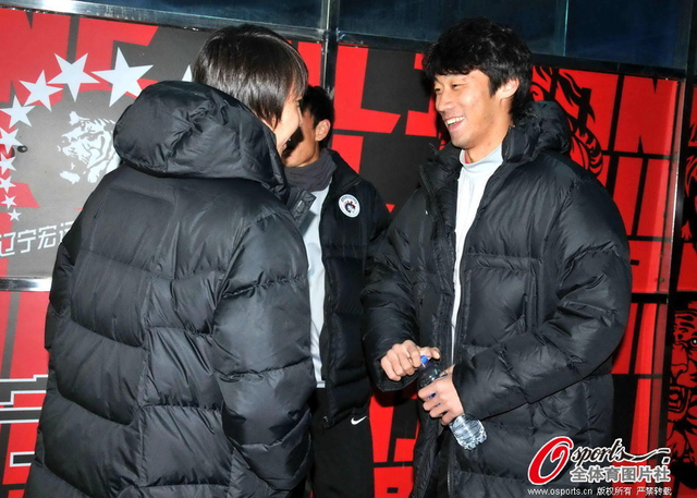 李铁与昔日队友交流