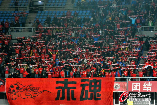 辽足球迷不惧严寒