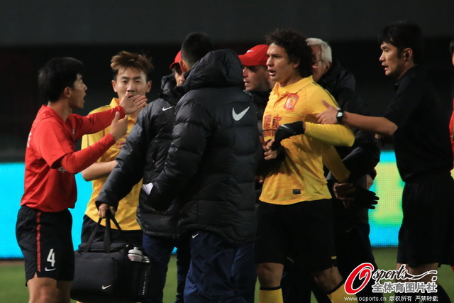 埃尔克森恼羞成怒