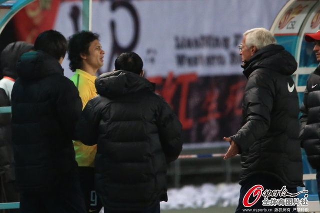 里皮站在埃神面前