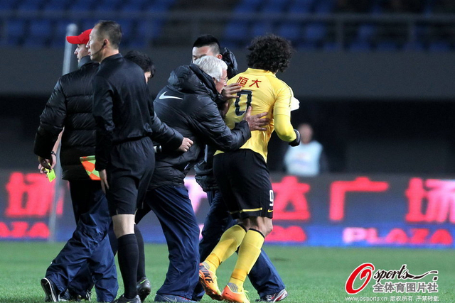 里皮将埃神推出事发地