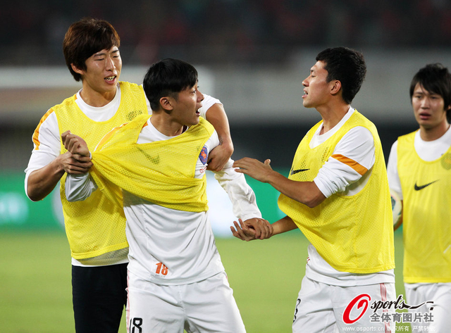 青岛队中场发生内讧