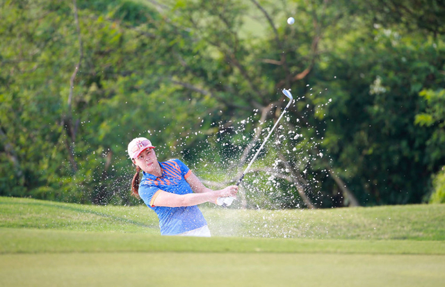 郑艺娜沙坑击球