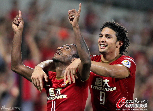 半决赛首回合4比1胜柏太阳神