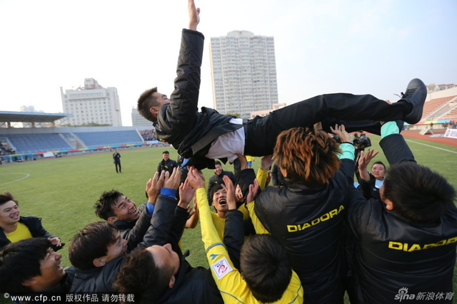 青岛海牛冲甲成功