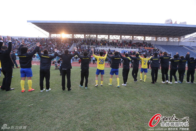 海牛全队答谢现场球迷