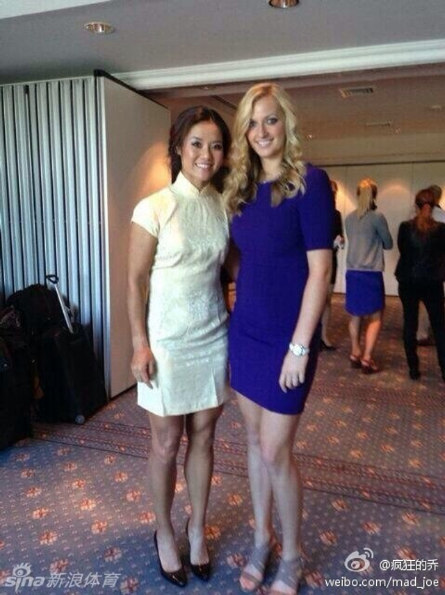 2013年李娜中式短裙清新可人