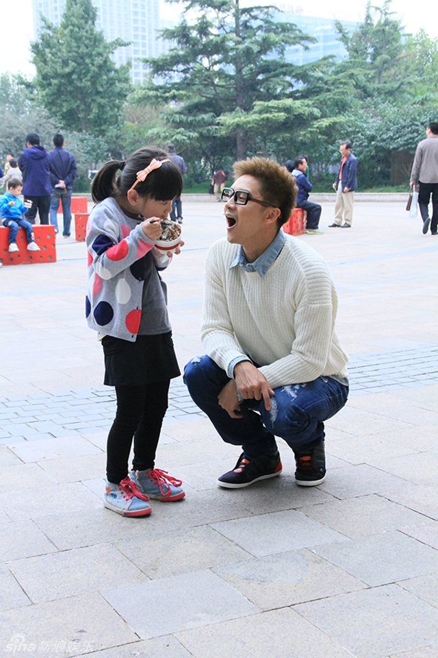 田亮示意要吃冰激凌