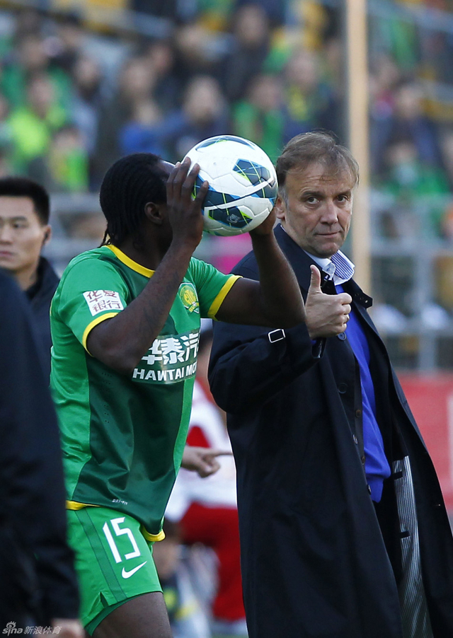 戈兰向乌塔卡竖起大拇指