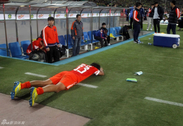 沙一博赛后倒地痛苦