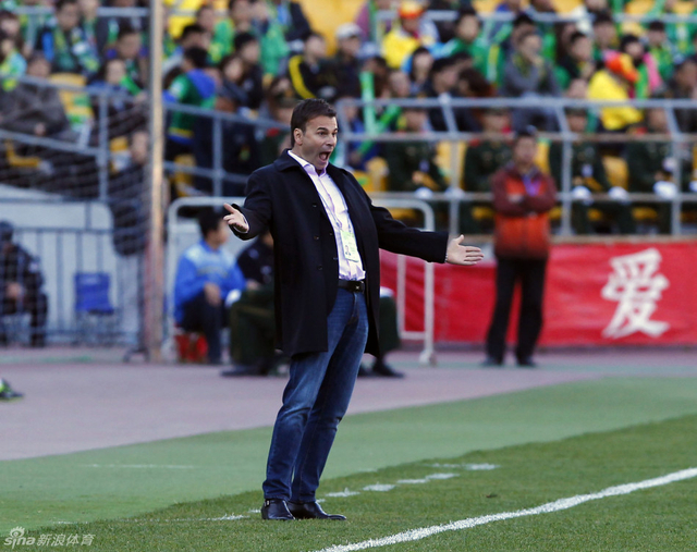 斯塔诺场边指挥