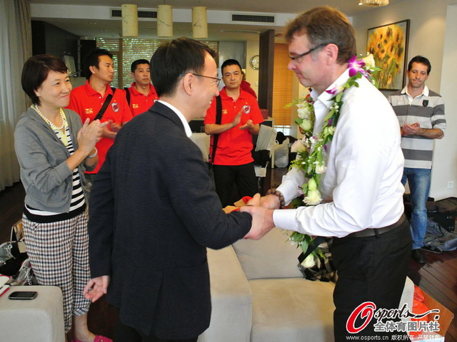 深足高层送别特鲁西埃