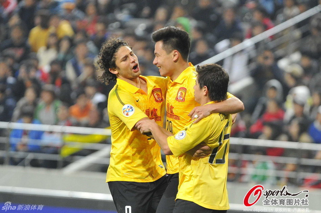 决赛首回合2-2首尔FC