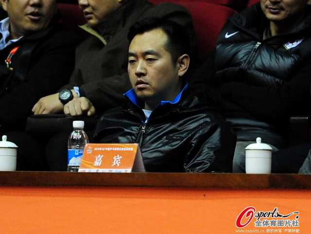 孔令辉场边观战