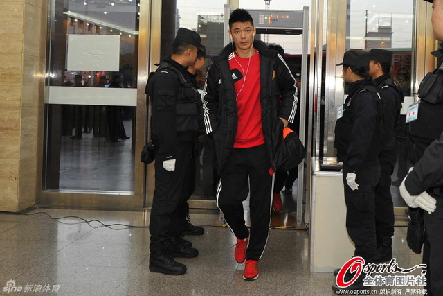 中国男足抵达赛场