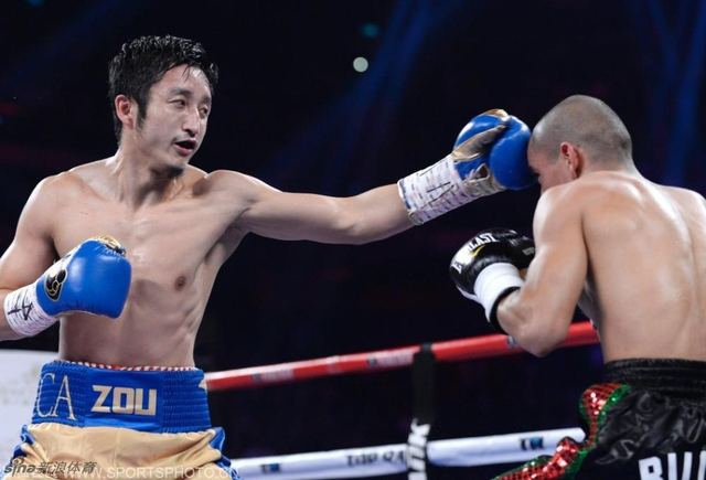 自信出拳