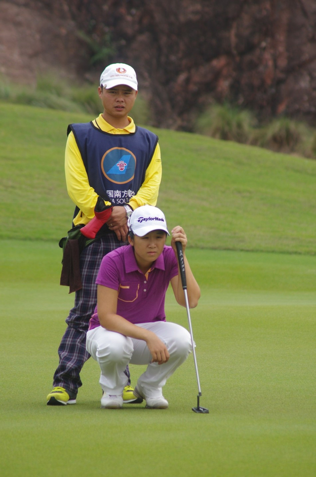 中国球员关汝晴阎菁反超2杆再度领先