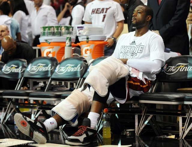 韦德自曝大学时已摘除左膝半月板