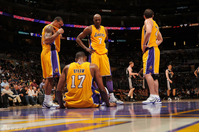 拜纳姆右膝半月板撕裂