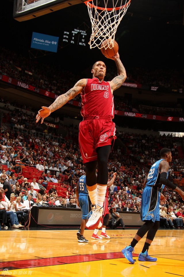 比斯利展臂飞扣