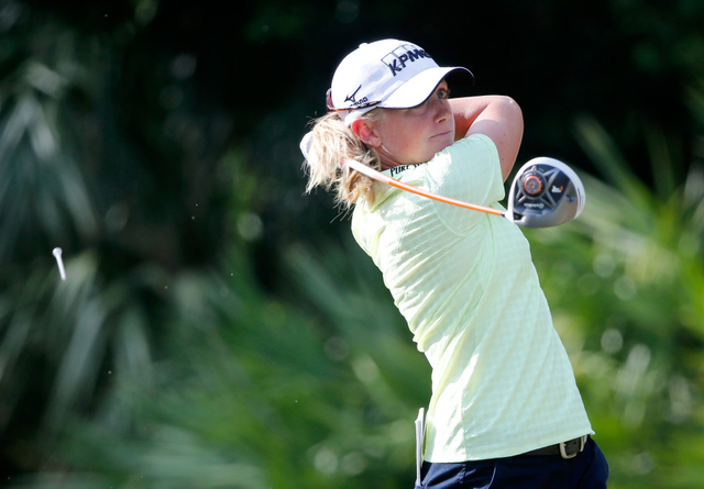 路易斯奋力击球